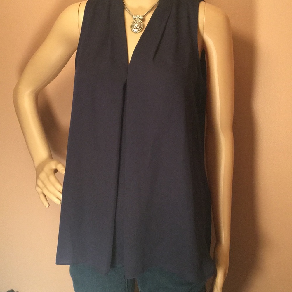 VINCE CAMUTO NAVY BLUE TOP❤️